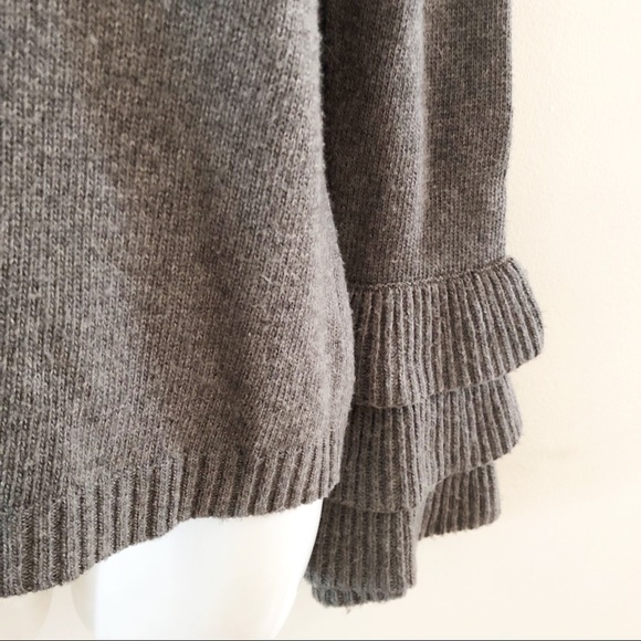 Cliche’ gray crewneck trumpet bell sleeve sweater - Picture 3 of 7